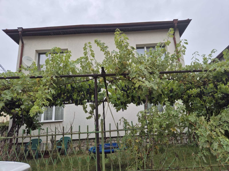 Продава  Етаж от къща, град Перник, Байкушева махала •  120 000 € • ID 90125730 — holmes.bg - [1] 