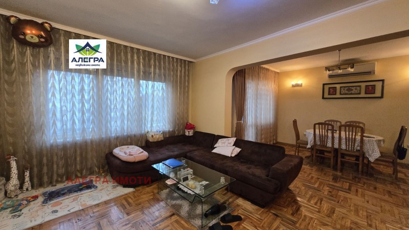 Продава 4-СТАЕН в град Пазарджик, Идеален център - 179 кв.м / 197 200 € » 385 689.68 лв., АЛЕГРА ИМОТИ