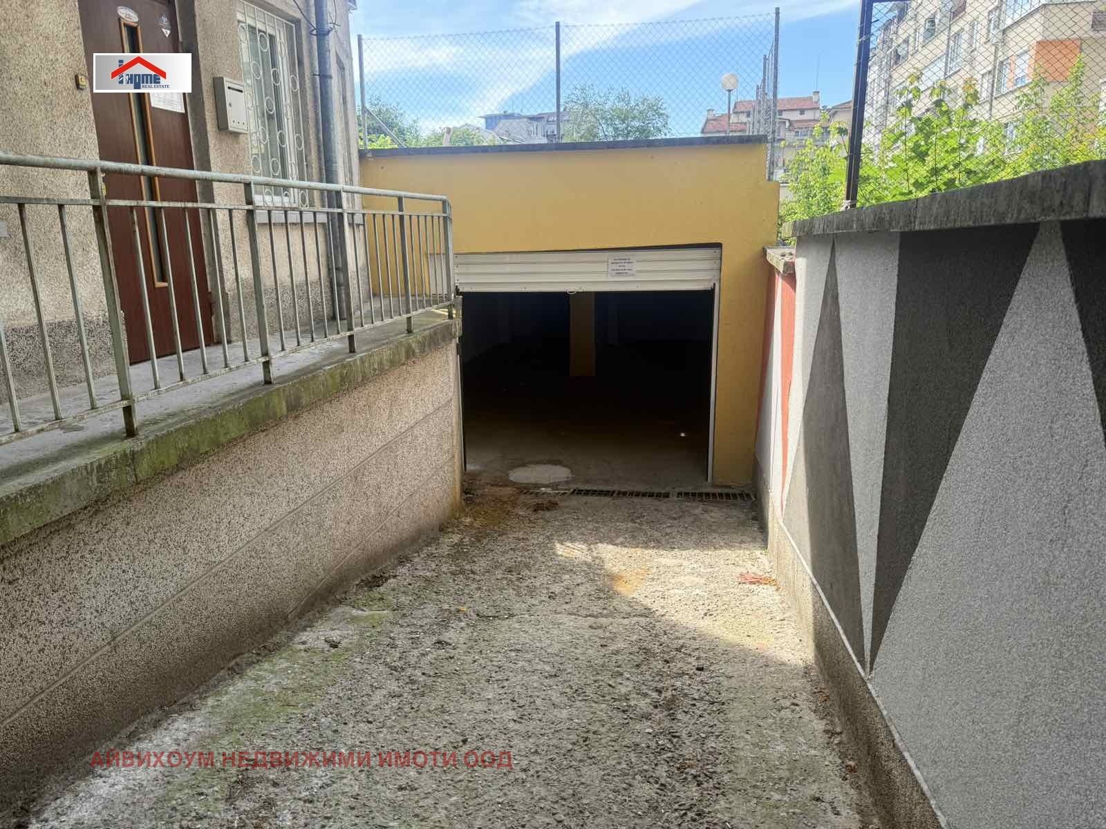 Продава ГАРАЖ, ПАРКОМЯСТО, гр. Плевен, Широк център, снимка 5 - Гаражи и паркоместа - 55036360