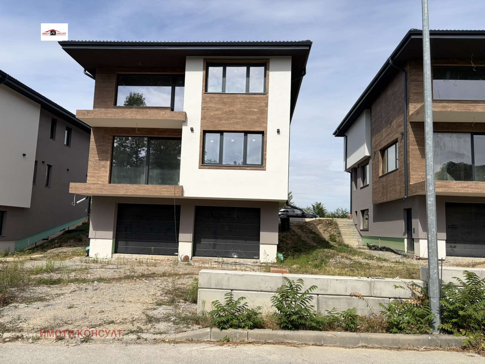 Продава КЪЩА, гр. Велико Търново, Център, снимка 2 - Къщи - 56246723
