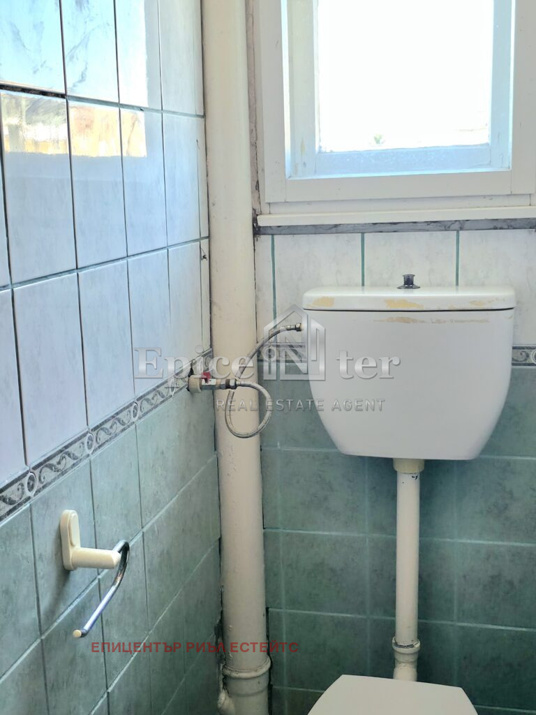 Продава ЕТАЖ ОТ КЪЩА, гр. Пловдив, Прослав, снимка 17 - Етаж от къща - 55299873