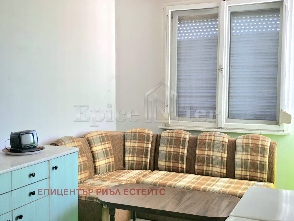 Продава ЕТАЖ ОТ КЪЩА, гр. Пловдив, Прослав, снимка 7 - Етаж от къща - 55299873