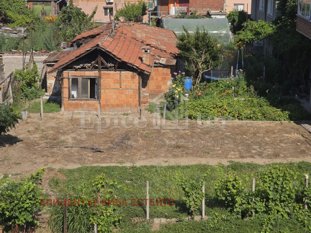 Продава ЕТАЖ ОТ КЪЩА, гр. Пловдив, Прослав, снимка 13 - Етаж от къща - 55299873