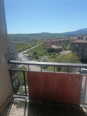 Продажба на имоти в гр. Бобов дол, област Кюстендил - изображение 10 