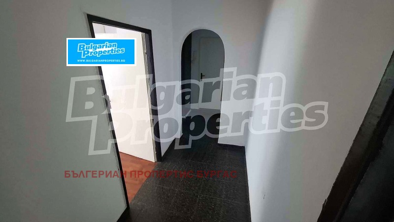 En venta  3 dormitorios Burgas , Vazrazhdane , 100 metros cuadrados | 28067448 - imagen [14]