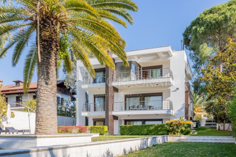 Продава КЪЩА в Гърция, Халкидики - 400 кв.м / 4 080 000 € » 7 979 786.40 лв., ДЖЕЙ И ДЖЕЙ КОРПОРЕЙШЪН ООД