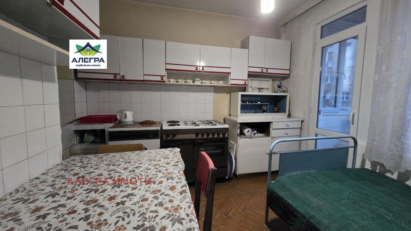 Продава 3-СТАЕН, гр. Пазарджик, Център, снимка 3 - Апартаменти - 52692901