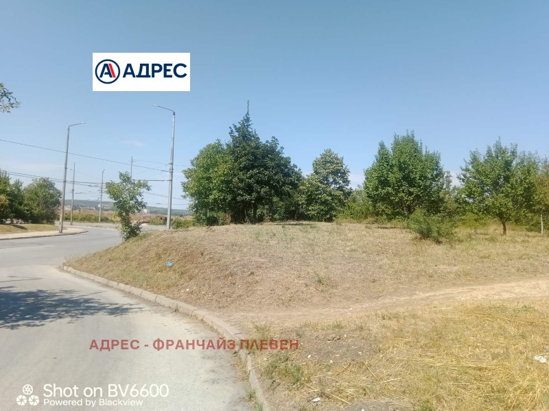 Продава ПАРЦЕЛ в град Плевен, Дружба 3 - 700 кв.м / 90 000 € » 176 024.70 лв., АДРЕС - ФРАНЧАЙЗ ПЛЕВЕН