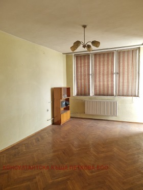 2 slaapkamers Mladost, Lovetsj 1