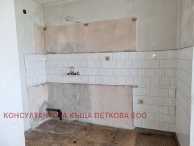 2 slaapkamers Mladost, Lovetsj 3