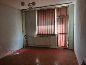 2 slaapkamers Mladost, Lovetsj 2