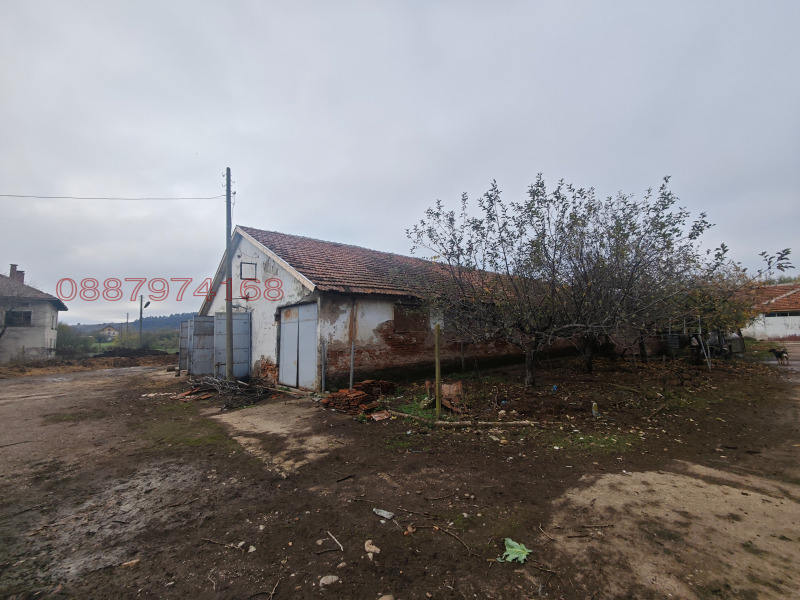 Продава ФЕРМА в област Враца, с. Ракево - 1090 кв.м / При запитване
