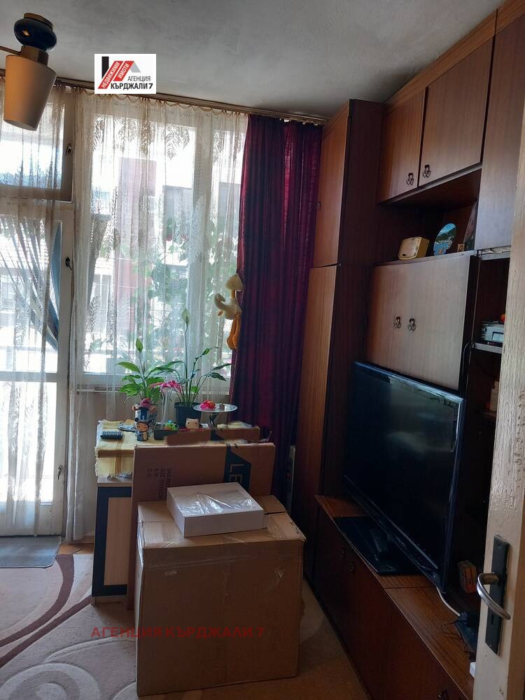 Продава МНОГОСТАЕН, гр. Кърджали, Веселчане, снимка 4 - Апартаменти - 54447733