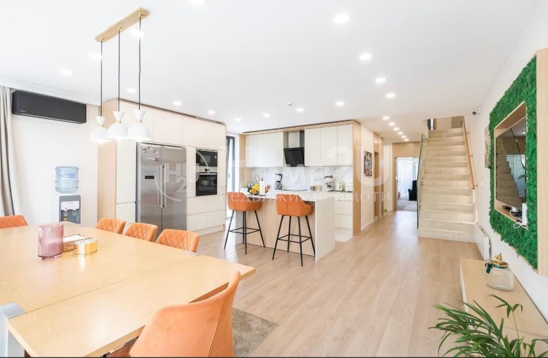 Na prodej  3+ ložnice Varna , k.k. Sv.Sv. Konstantin i Elena , 290 m2 | 45436752