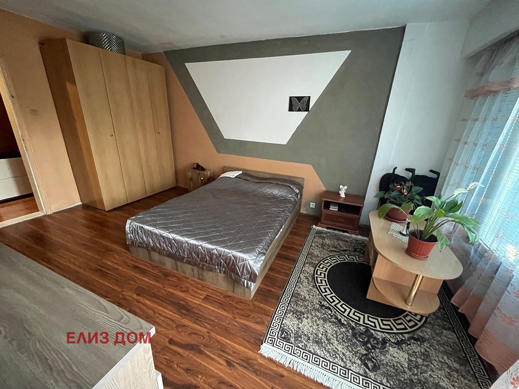 Продава 4-СТАЕН, гр. Варна, Левски 1