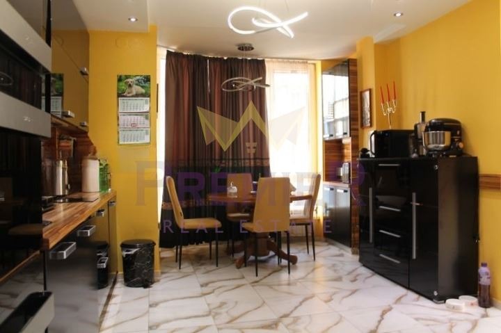 Продава 3-СТАЕН, град София, Люлин 8 • 298000 € / 582837.34 лв. • 34189632 1