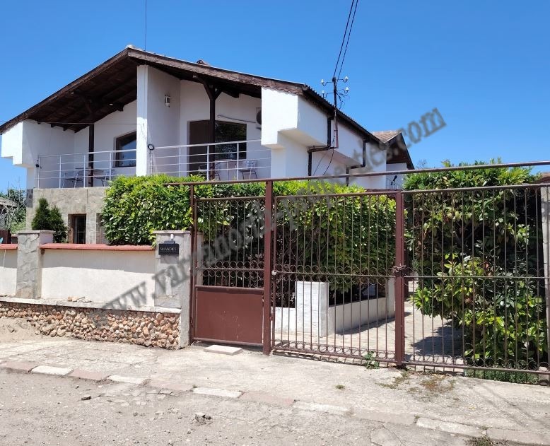 Продава КЪЩА, с. Гурково, област Добрич, снимка 2 - Къщи - 52937632