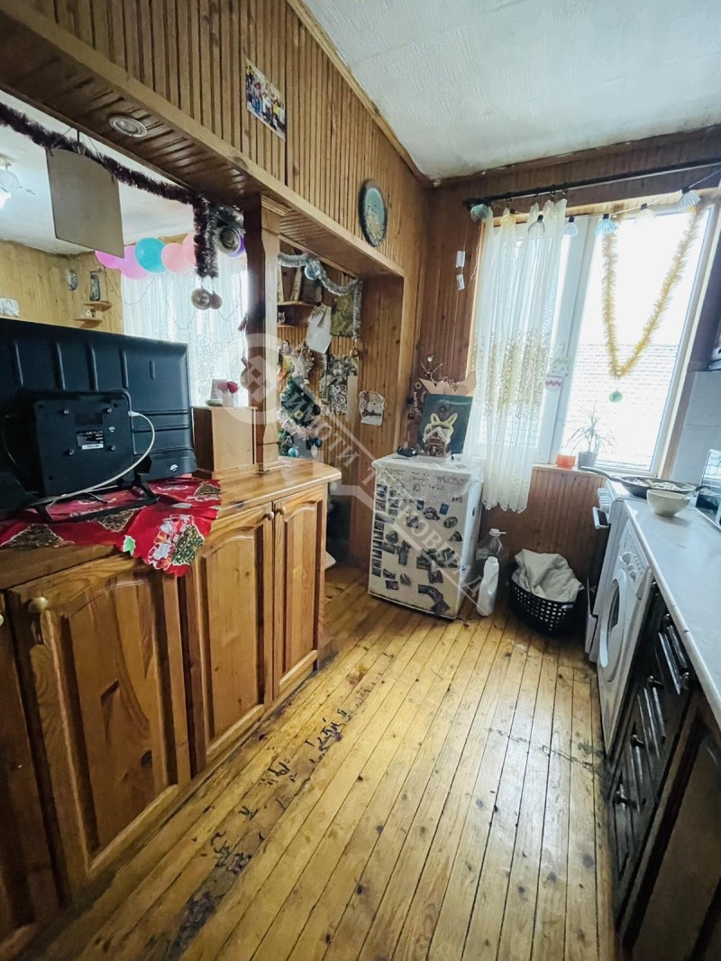 Продава ЕТАЖ ОТ КЪЩА, гр. Дебелец, област Велико Търново