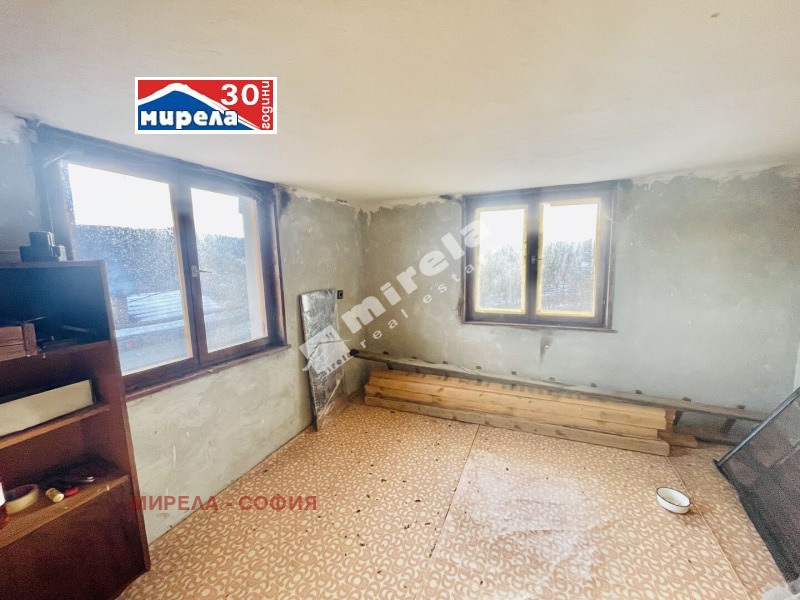 Продава КЪЩА, с. Еловдол, област Перник, снимка 15 - Къщи - 53141096