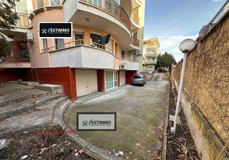 En venta  Cochera Varna , Briz , 22 metros cuadrados | 38013755