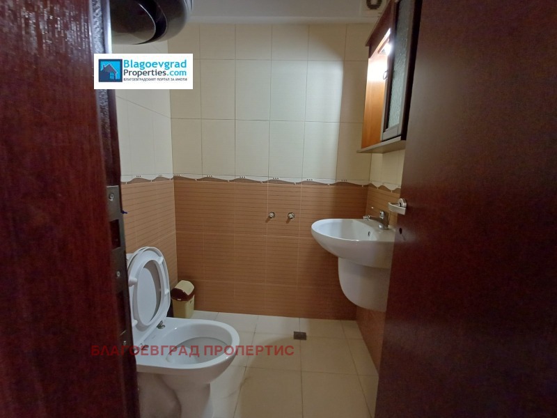 Продава МНОГОСТАЕН, гр. Благоевград, Освобождение, снимка 12 - Апартаменти - 52392073