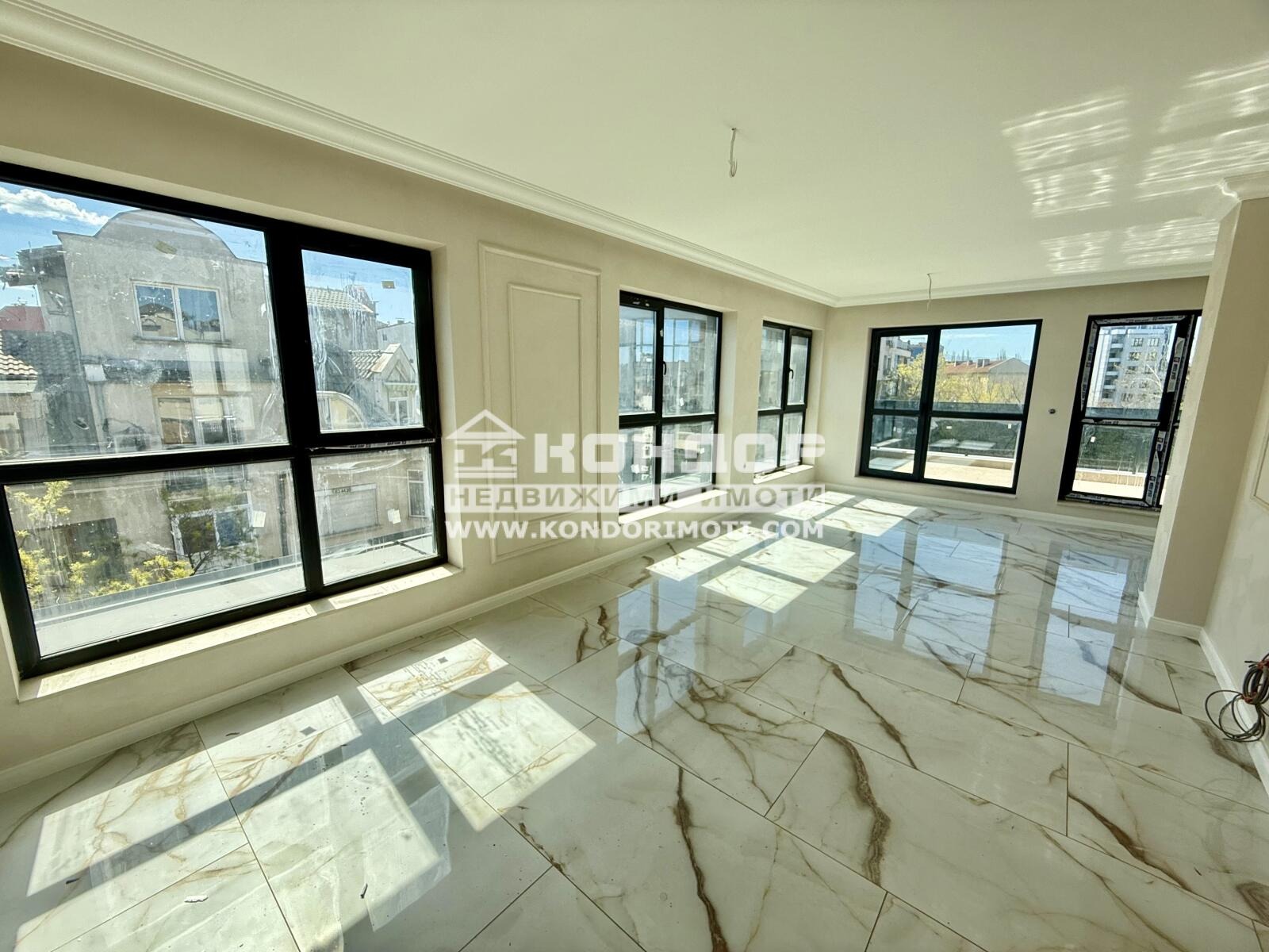 Продава МНОГОСТАЕН, гр. Пловдив, Кършияка, снимка 2 - Апартаменти - 43478159