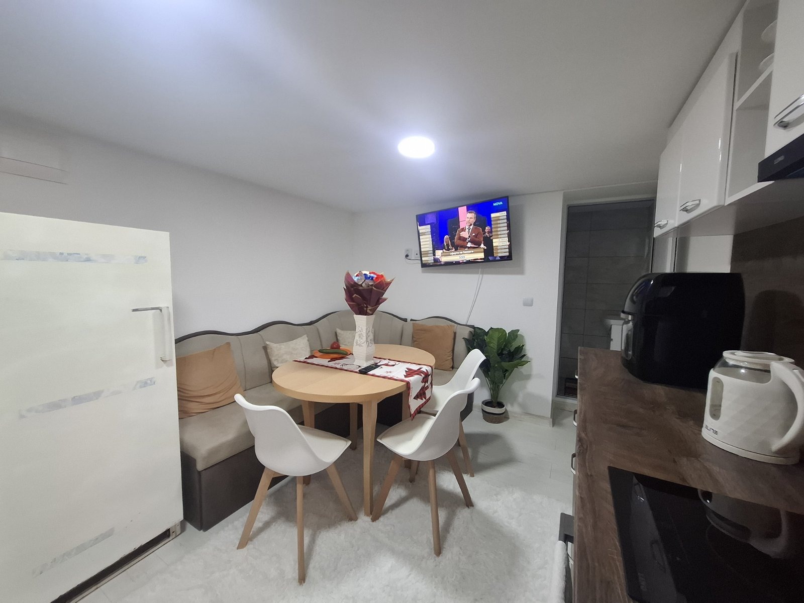 Продава КЪЩА, гр. Белослав, област Варна, снимка 2 - Къщи - 55613881
