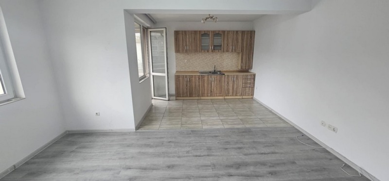 Продава 3-СТАЕН, гр. Кърджали, Възрожденци, снимка 1 - Aпартаменти - 48893987