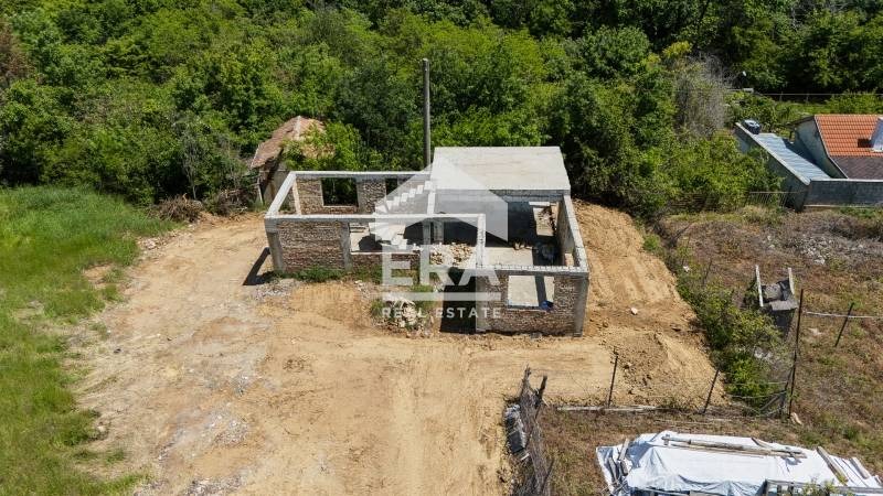 Продава КЪЩА, град Варна, м-т Боровец - юг • 130000 € / 254257.90 лв. • 94058706 1