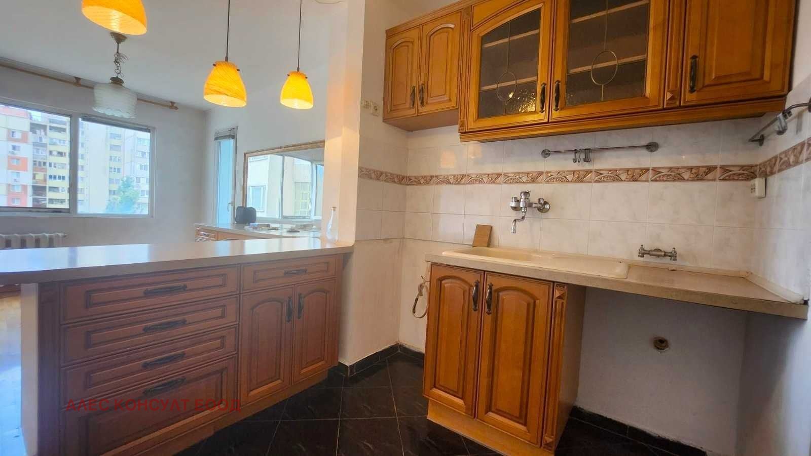 Продава 3-СТАЕН, гр. София, Лагера, снимка 5 - Апартаменти - 56017900