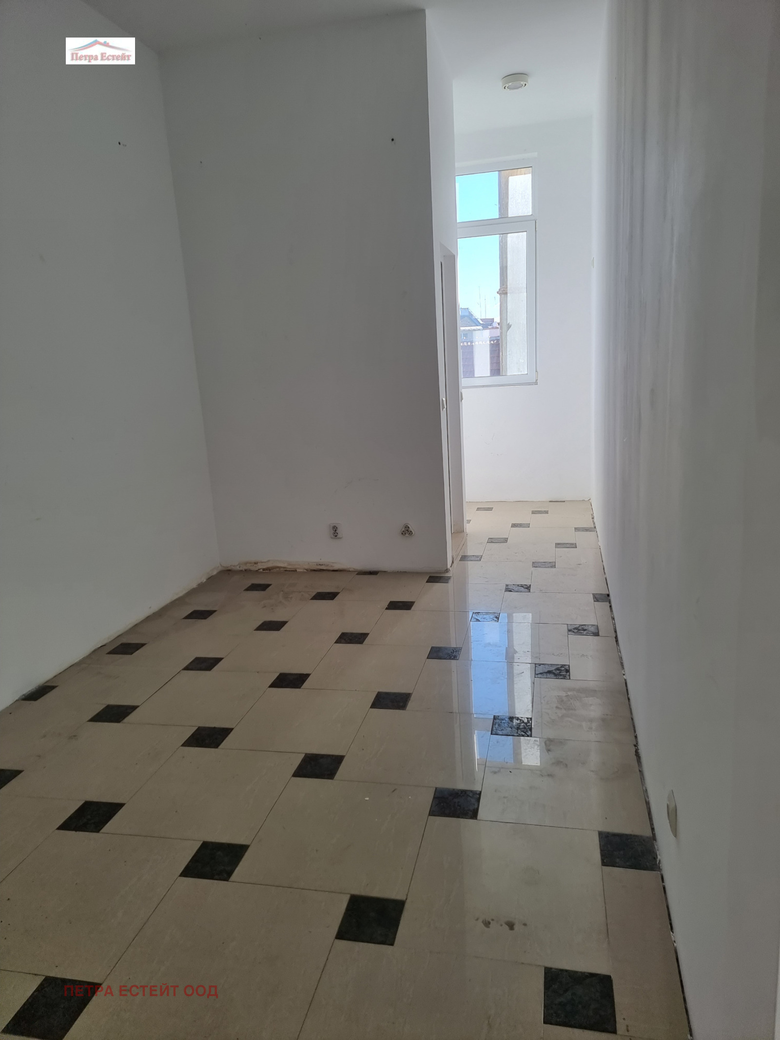 Продава ОФИС, гр. Бургас, Център, снимка 2 - Офиси - 40573103