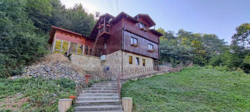 Продава КЪЩА в област Ловеч, гр. Троян - 250 кв.м / 250 000 € » 488 957.50 лв., СУПРИММО ОФИСИ В СТРАНАТА