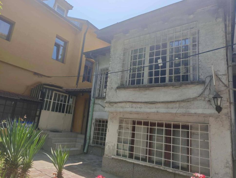 Продава КЪЩА, гр. София, Център, снимка 2 - Къщи - 52469150