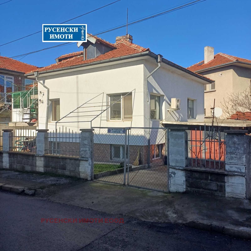 Продава  Къща град Русе , Широк център , 136 кв.м | 68763819