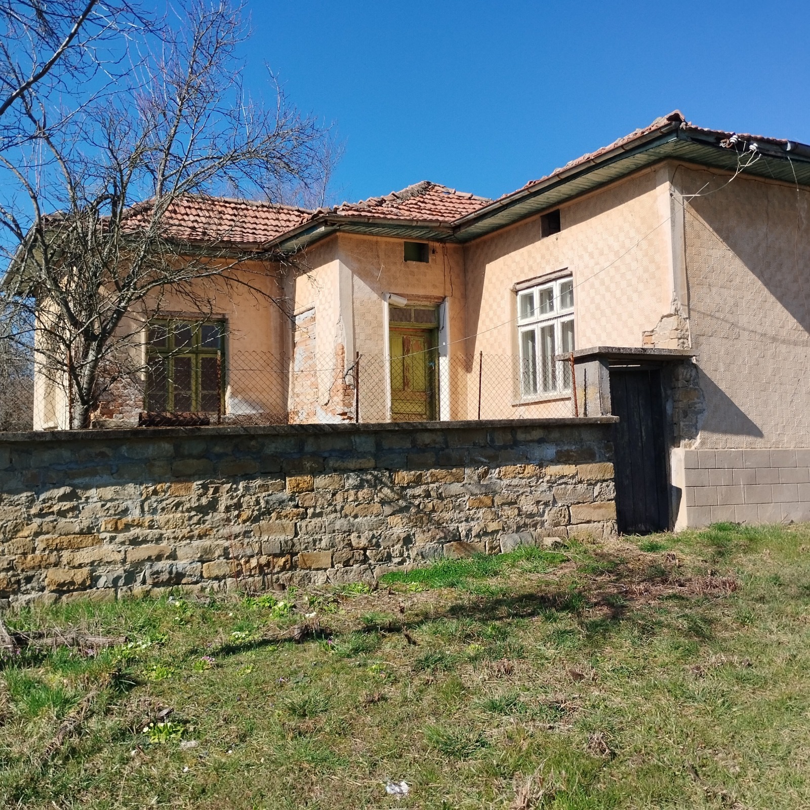 Продава КЪЩА, с. Славейково, област Габрово