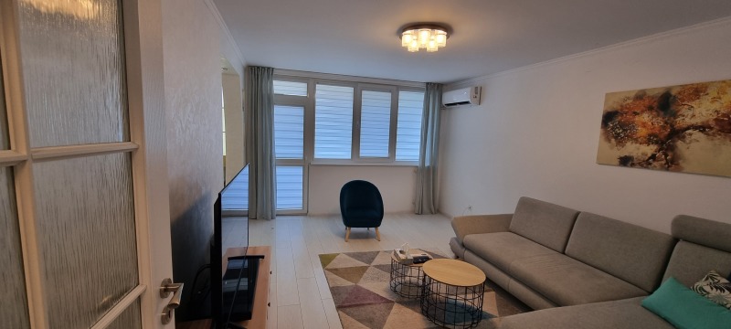 Te koop  2 slaapkamers Razgrad , Vasil Levski , 98 m² | 81783844