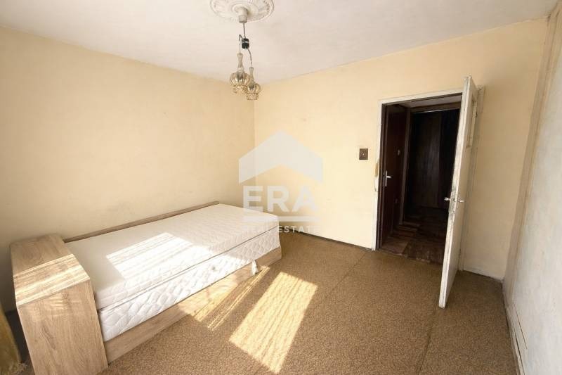 Продава МНОГОСТАЕН, гр. Бургас, Изгрев, снимка 6 - Апартаменти - 53492277