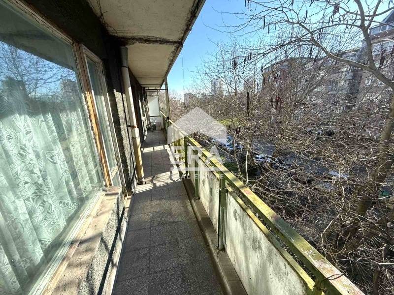 Продава МНОГОСТАЕН, гр. Бургас, Изгрев, снимка 2 - Апартаменти - 53492277