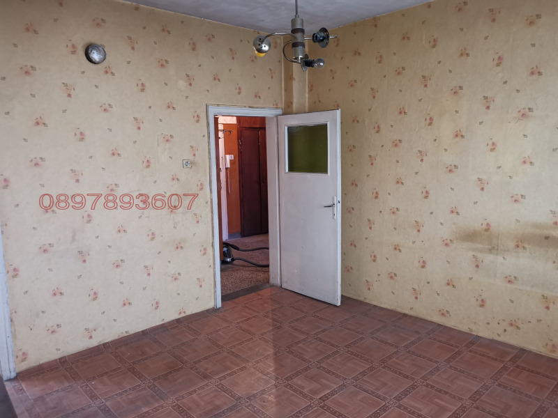 Продава 4-СТАЕН, гр. Карнобат, област Бургас, снимка 4 - Апартаменти - 52781678