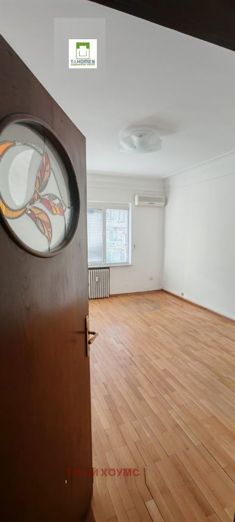 Продава МНОГОСТАЕН, гр. София, Център, снимка 2 - Апартаменти - 52563827