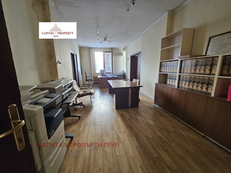 Продава МНОГОСТАЕН, гр. София, Център, снимка 3 - Апартаменти - 53155264