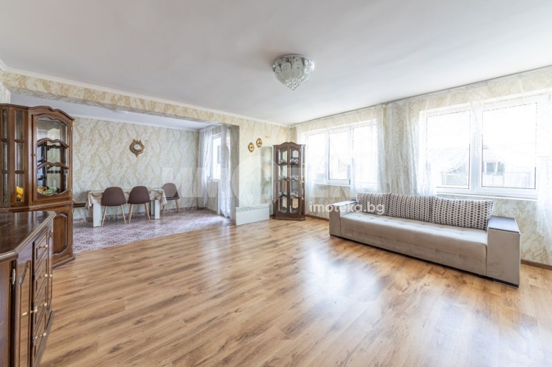 Продава  3-стаен, град Варна, Гранд Мол •  186 000 EUR • ID 51517516 — holmes.bg - [1] 