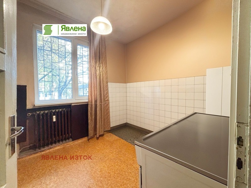 Продава 3-СТАЕН, гр. София, Оборище, снимка 2 - Апартаменти - 52538828