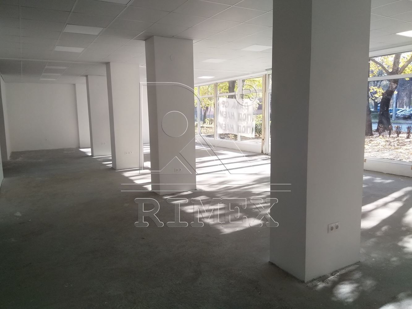 Продава МАГАЗИН, гр. Пловдив, Център, снимка 2 - Магазини - 43007191
