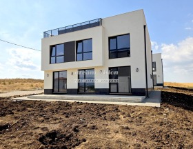 Продава  Къща, с. Гурмазово
