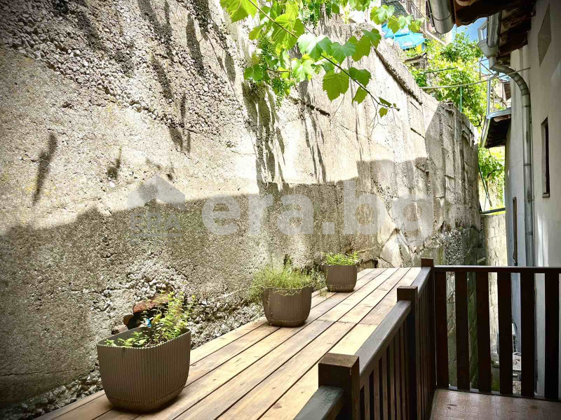 Продава ЕТАЖ ОТ КЪЩА, гр. Велико Търново, Стара част, снимка 14 - Етаж от къща - 53353493