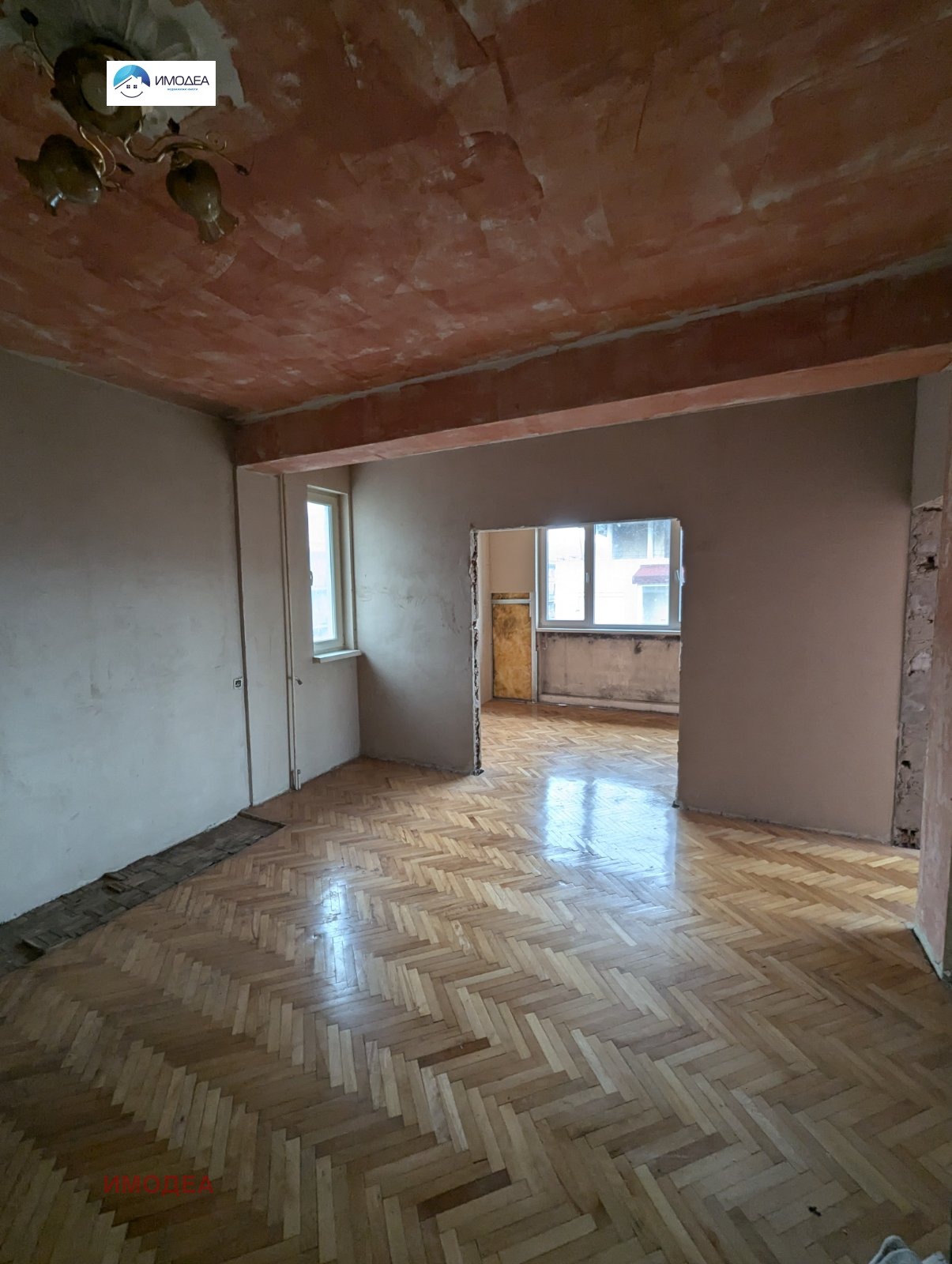 Продава МНОГОСТАЕН, гр. Велико Търново, Център, снимка 2 - Апартаменти - 50636767