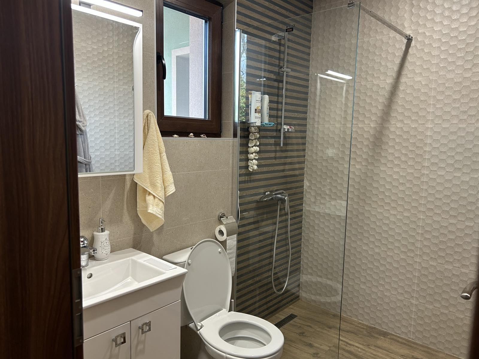 Продава КЪЩА, с. Черньово, област София област, снимка 15 - Къщи - 53945219