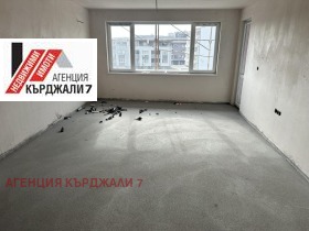 Продава 3-стаен град Кърджали Възрожденци - [1] 