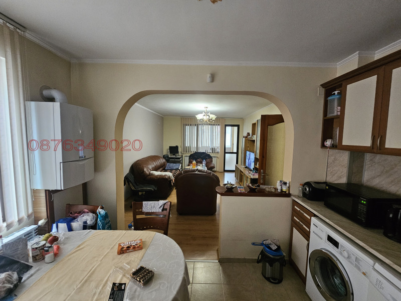 Продава 3-СТАЕН, гр. Пазарджик, Център, снимка 2 - Апартаменти - 52785530